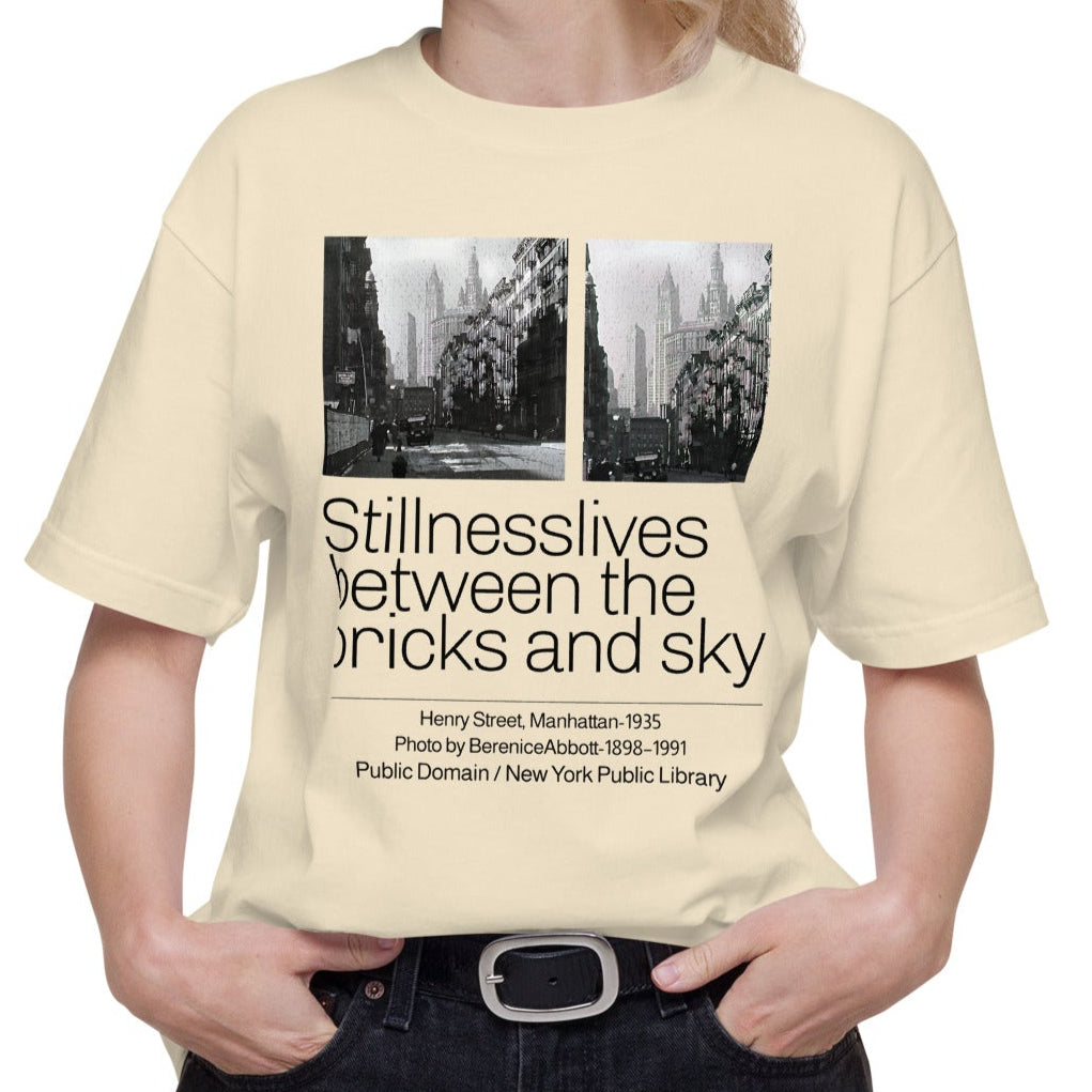 Tシャツ | スタンダードミドルウェイトTシャツ | 男女兼用 | ユニセックス | Stillness lives between the bricks and sky-white